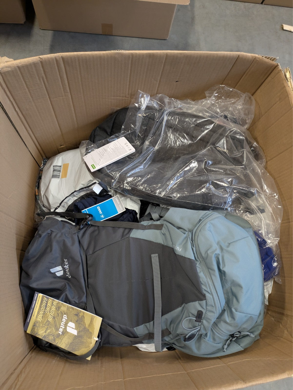 Amazon Retouren geprüft Sportbekleidung und Winterjacken mit Mängeln zum Nähen