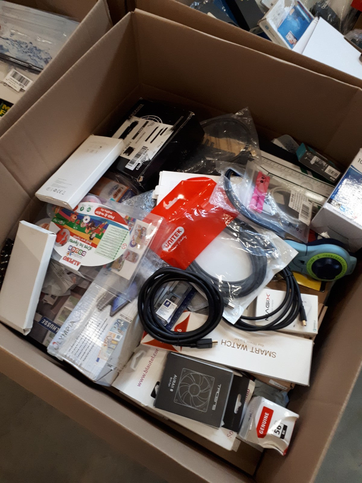 Amazon Retouren Mystery Multimedia und Büroartikel Mischbox über 100 Artikel