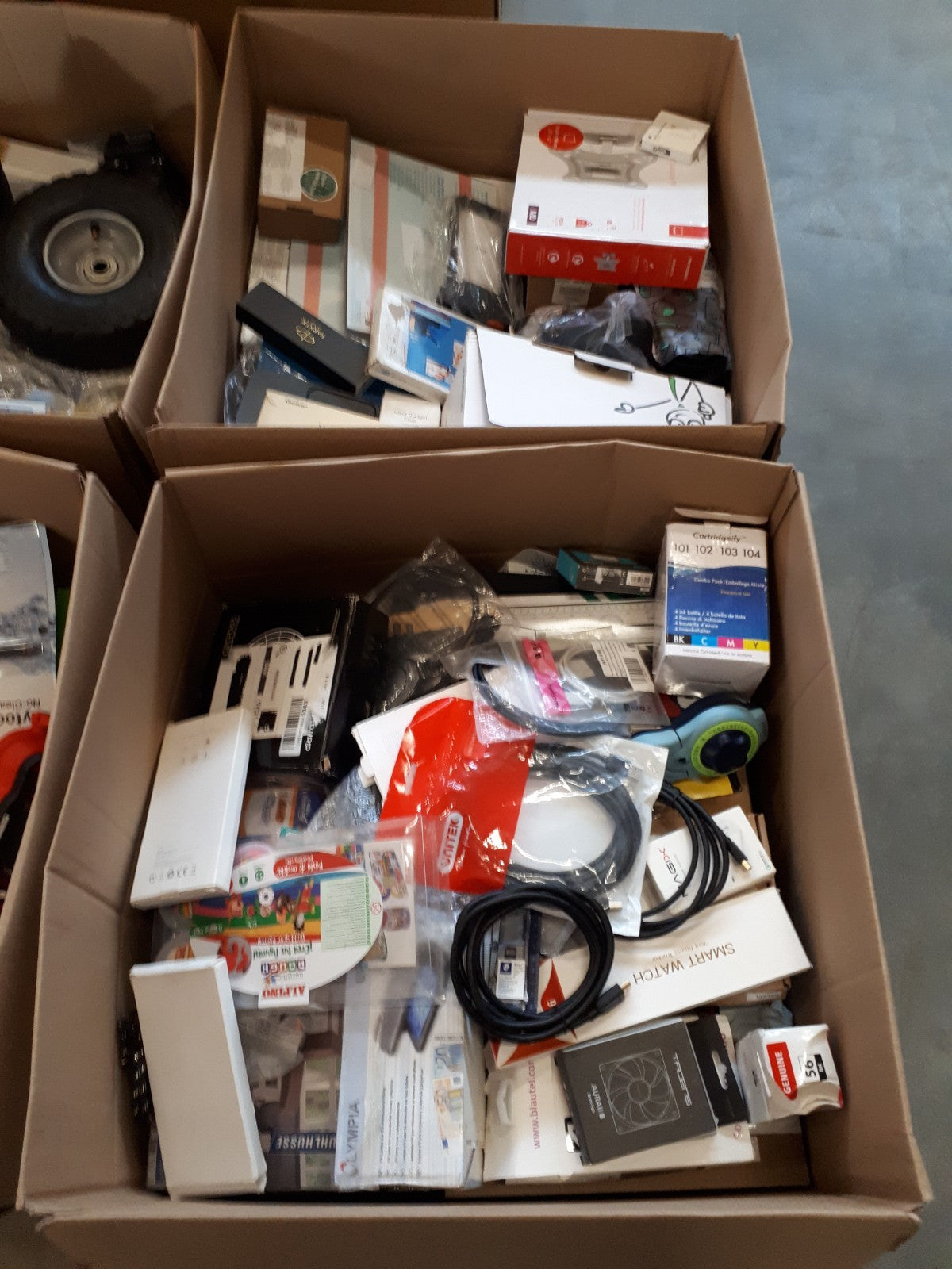 Amazon Retouren Mystery Multimedia und Büroartikel Mischbox über 100 Artikel